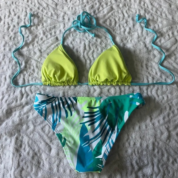 Xhileration bikini top and bottoms - Picture 2 of 3